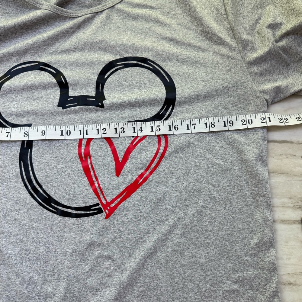 NWOT Gray T-Shirt with Mickey Mouse Design Size Large Unisex Valentine’s Day - Picture 5 of 7
